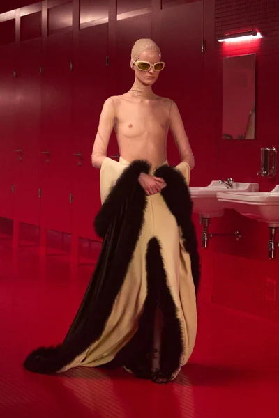 Look 10